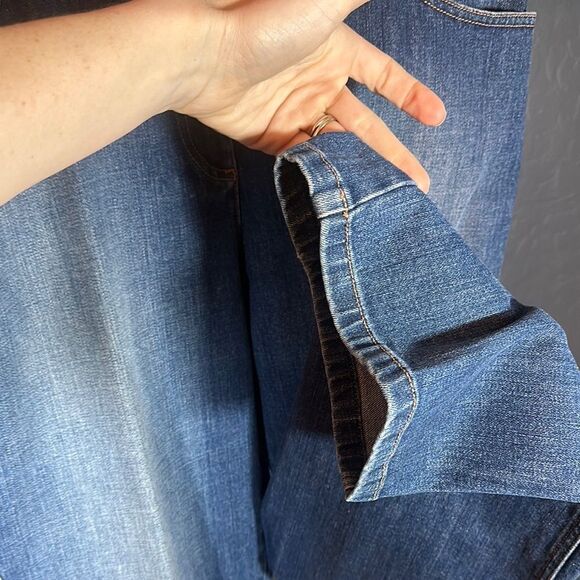 St. John Classic Blue Denim Jeans - Picture 12 of 13